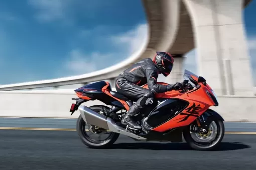 gsx1300rrqm4-action-7-1.webp